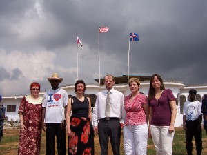 Ímeðan alt sá út til at vera gott. Lagnan hjá bygningunum er ikki avgjørd enn. ABC barnahjálp stuðlar 41 børnum og ungum í Liberia, tey hava tað øll gott og mennast og trívast væl.